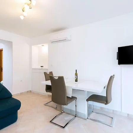 Ninas - Free Wine&spirit Tasting Apartmán *